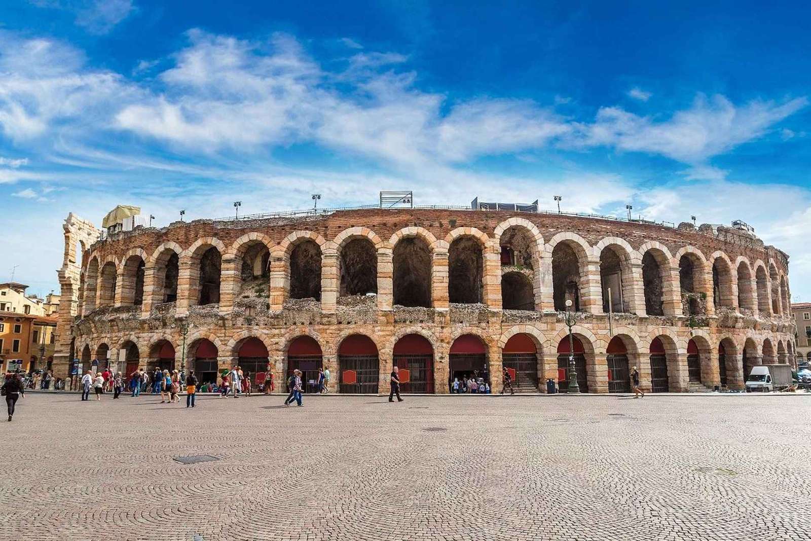 Tour a pie por Verona con Arena y teleférico