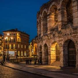 Verona: Historical & Gourmet Walking Tour with 3 Tastings