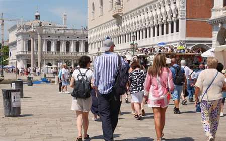 From Lake Garda: Full-Day Guided Group Tour of Venice