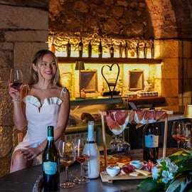 Dégustation de vin et de nourriture au château de Forte Benedek