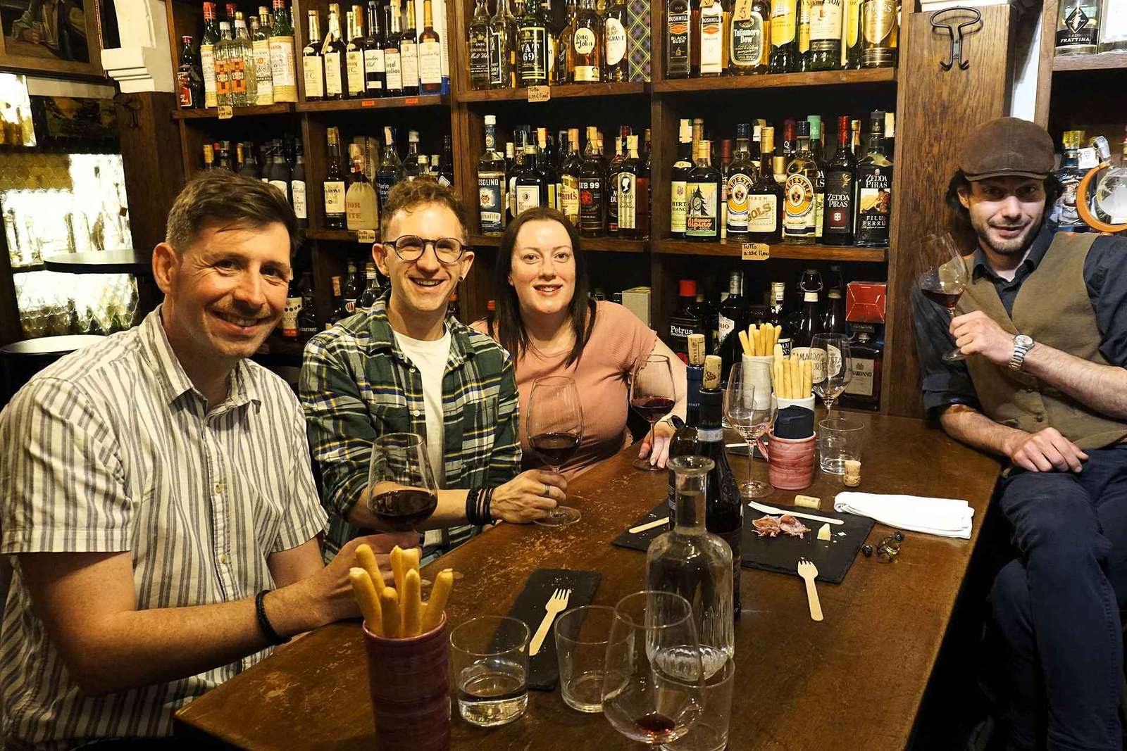 Wine Tasting in Verona's Historic Center with Local Stories