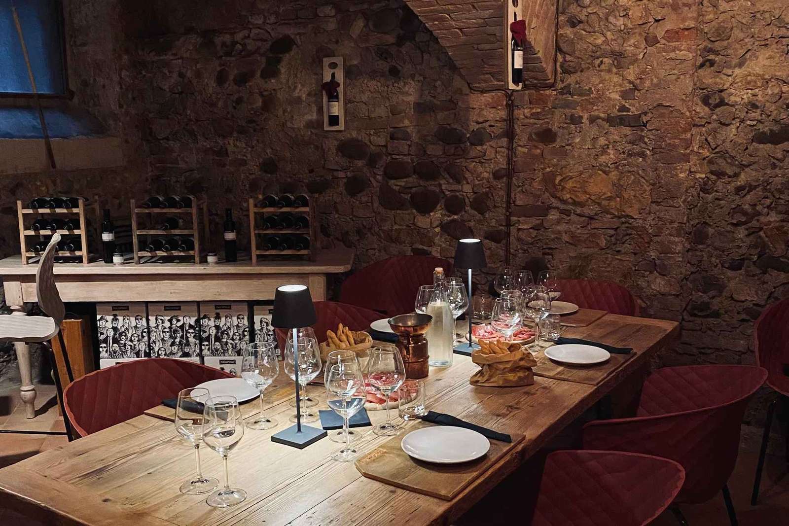 Degustace vín ve Veroně ve sklepě osmnáctého století