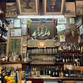 Wine Tasting in Verona's Historic Center with Local Stories