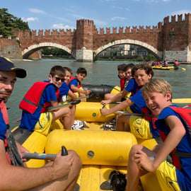 Rafting-Tour in Verona auf der Etsch: Stadt vom Fluss aus