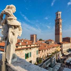 Entrada al Palazzo Maffei de Verona con terraza panorámica