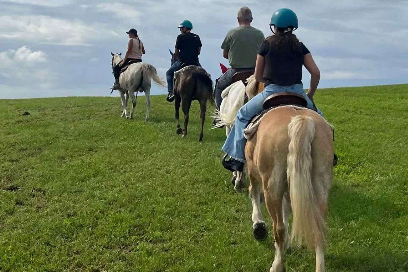 Balade à cheval en Lessinia avec guide près de Vérone