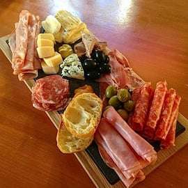 Degustace šesti vín v Lazise s prohlídkou vinic a sklepa