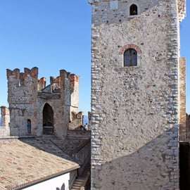 Sirmione: Entry Ticket to Castello Scaligero & Tower Access