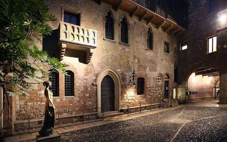 Guidad stadsvandring i Verona: torg och arena
