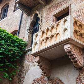 Verona Art and Legend Walking Tour: Arena to Scaliger Tombs