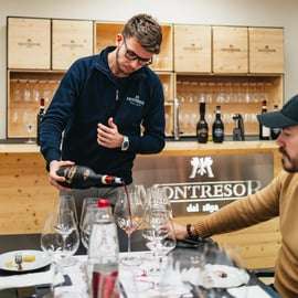 Verona: Visita alla cantina Montresor con degustazione di vini e spuntini