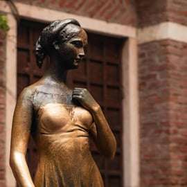 Verona Art and Legend Walking Tour: Arena to Scaliger Tombs