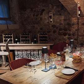 Degustace vín ve Veroně ve sklepě osmnáctého století