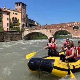 Rafting-Tour in Verona auf der Etsch: Stadt vom Fluss aus