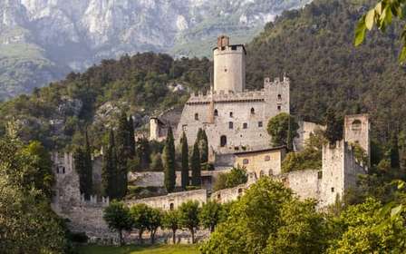 Avio: Inträdesbiljett till Avio Castle