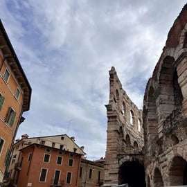 Verona Art and Legend Walking Tour: Arena to Scaliger Tombs