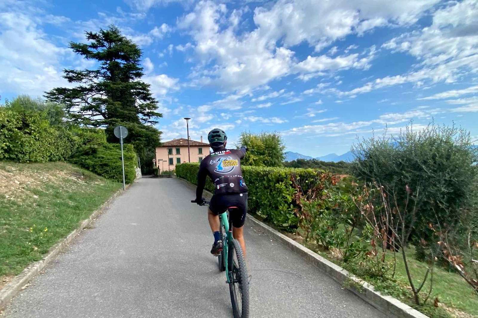 Desenzano: e-Bike Tour mit Weinverkostung