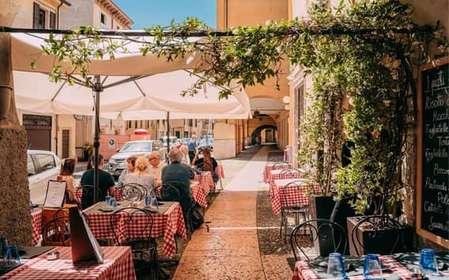 Verona: Food Tour with Amarone Wine Tasting