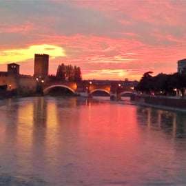Tour nocturno a pie por Verona: de Piazza Erbe a la Arena
