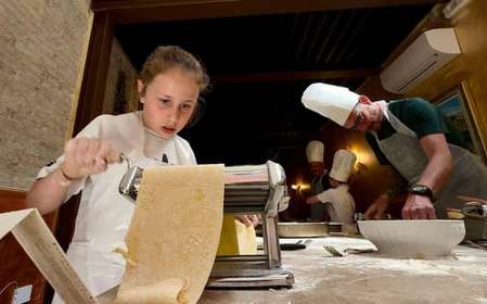 Verona: Pasta and Tiramisu Cooking Class with Fine Wine