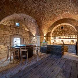 Dégustation de vin et de nourriture au château de Forte Benedek