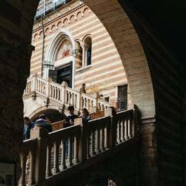 Tour a piedi di Verona con guida del posto e cuffie