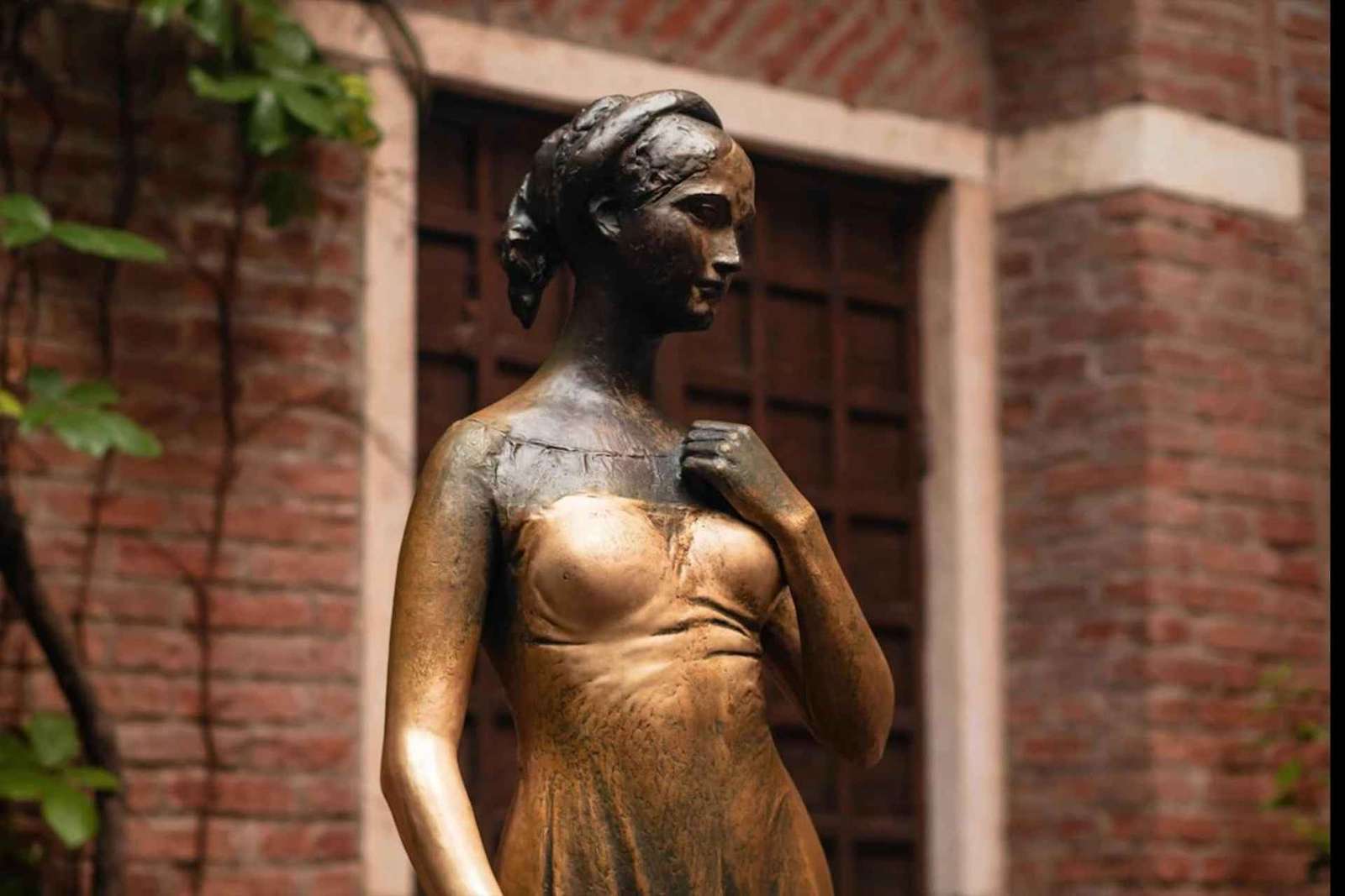 Verona Art and Legend Walking Tour: Arena to Scaliger Tombs