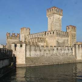 Sirmione: Entry Ticket to Castello Scaligero & Tower Access