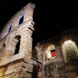 Tour nocturno a pie por Verona: de Piazza Erbe a la Arena