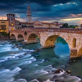 Tour a pie por Verona: Arena, balcón de Julieta y joyas ocultas