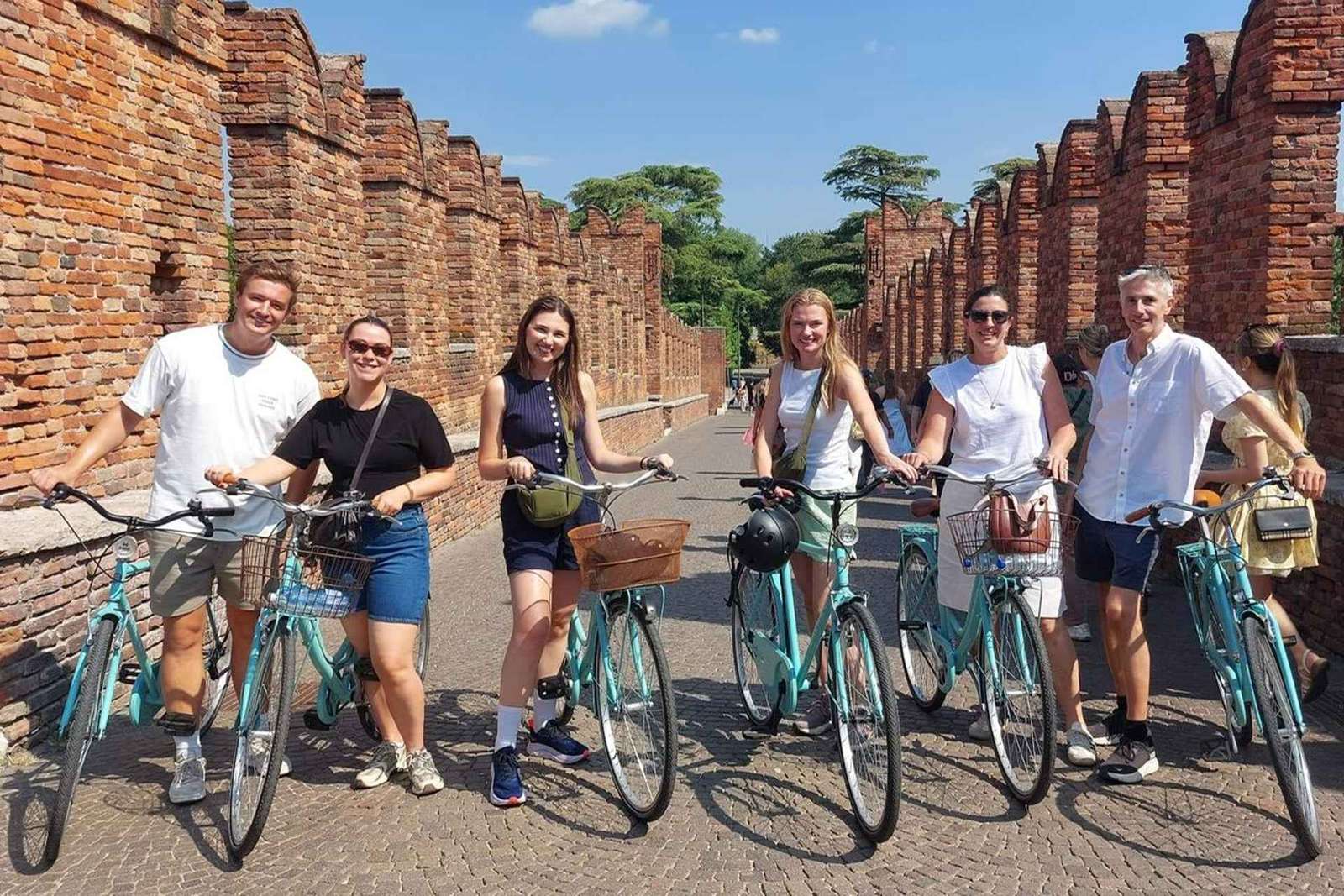 Verona: Highlights and Panorama Bike Tour