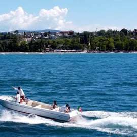 Desde Lazise: 4 horas de tour en barco por el Lago de Garda