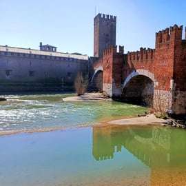 Tour a piedi di Verona con guida del posto e cuffie