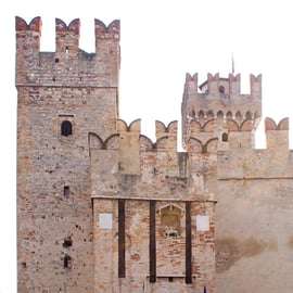 Sirmione: Entry Ticket to Castello Scaligero & Tower Access