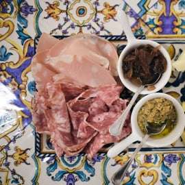 Verona: Tour gastronomico guidato con degustazione di vini