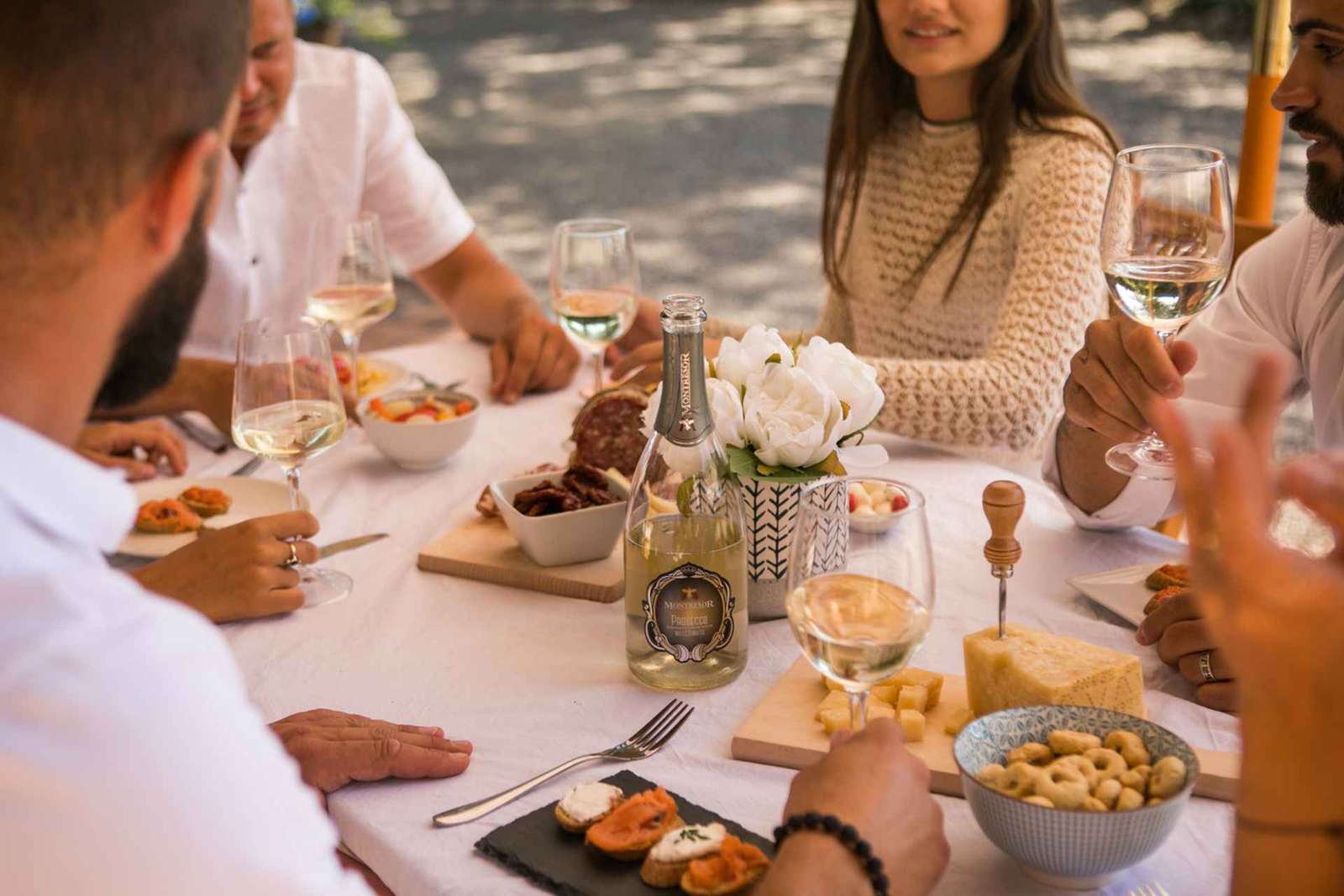 Secret journey between Prosecco, Lugana and white wines